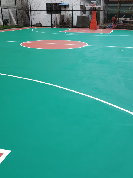 开远 球场长期使用易出现地面开裂
